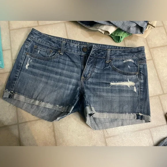 AE Denim Blue Women's Shorts sz 12 - Picture 1 of 3